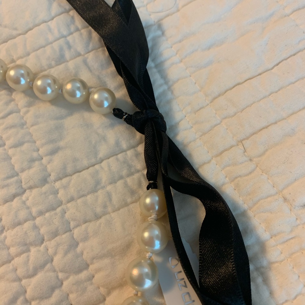 Liz Claiborne Pearl Costume Jewelry Necklace - Picture 2 of 5